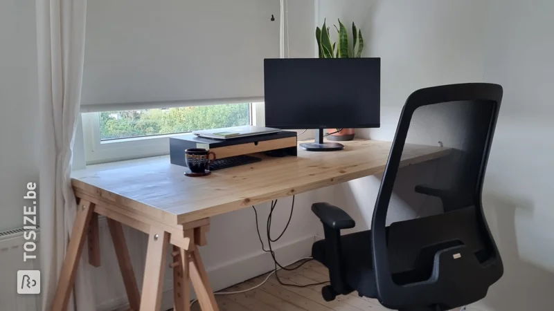 DIY Transparent Scandinavian Style Desk by Mats