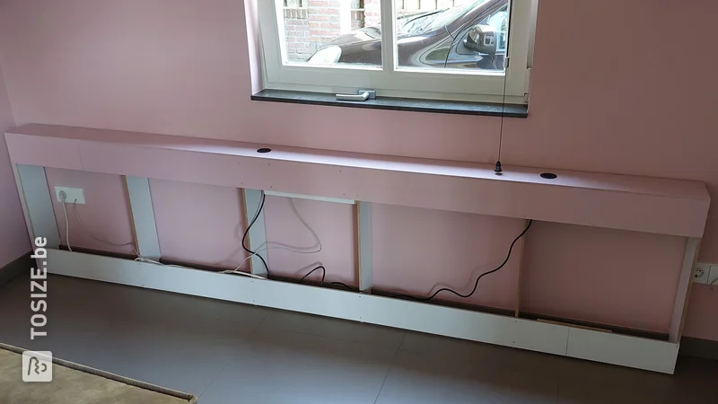 DIY sidetable met USB oplaadpunten voor achter de bank, door John