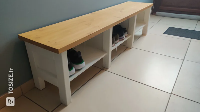 Étagère à chaussures faite maison avec banc, par Robin