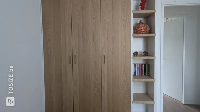 Astuce IKEA : une armoire basique Pax avec portes en MDF et panneaux en hêtre, par Angelo