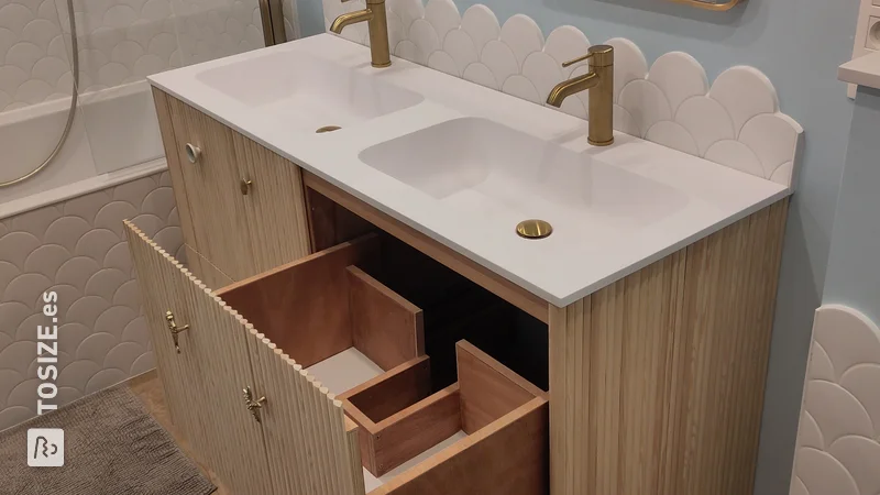 Cómoda de baño única hecha de madera contrachapada, de Daan