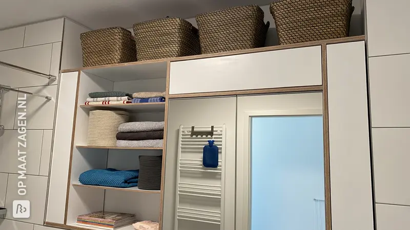 Stylish white bathroom cabinet that also functions as a mirror cabinet, by Zeyna