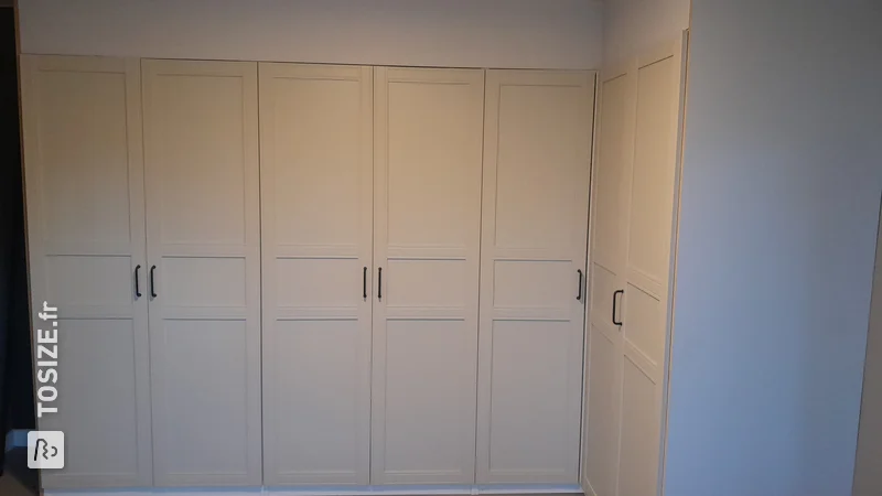 Custom made MDF wardrobe in the bedroom, by Daniël