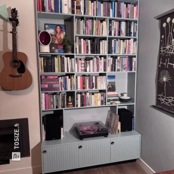 Make your own blue bookcase with base cabinet for the living room, by Jaap