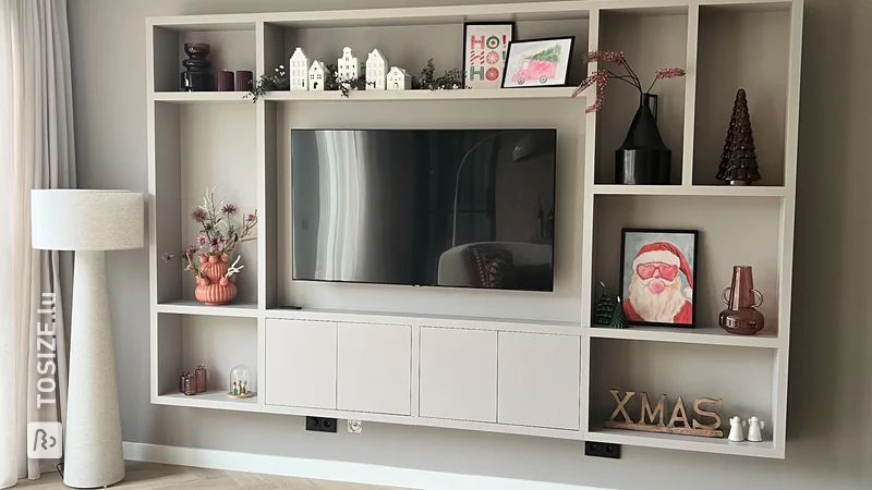 Kreieren Sie einen stilvollen TV-Regalschrank in sanftem Taupe für das Wohnzimmer von Marlot