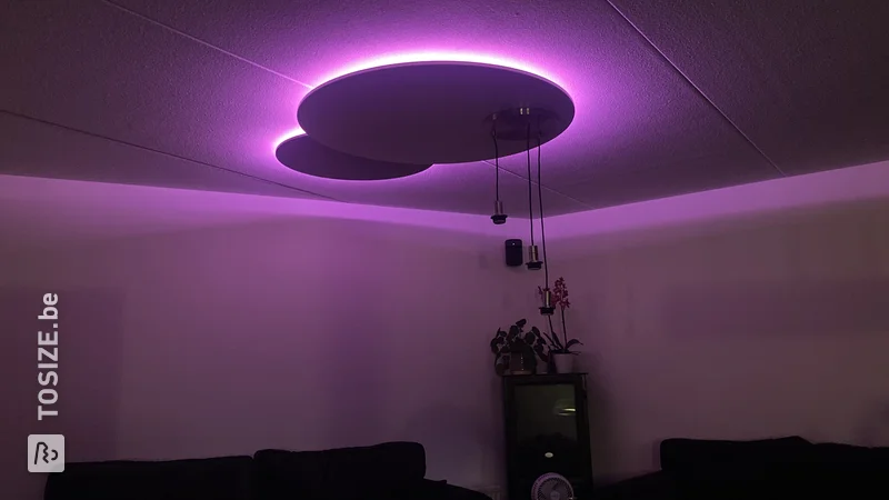 Créez une atmosphère unique avec des cercles flottants et un éclairage de plafond LED indirect, par Carlo