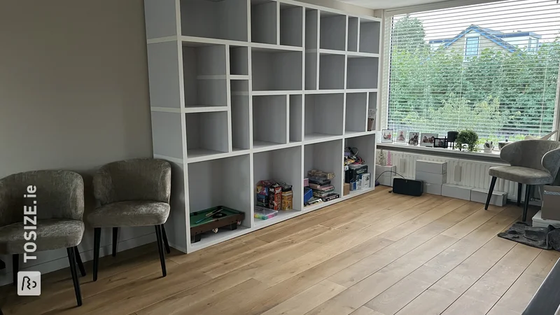 A special shelving unit in the living room, by Yvette