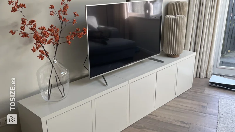 Crea tus propios muebles de TV personalizados, por Megan