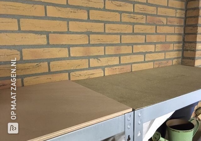 Legborden in metalen opbergrekken vervangen, door Rob