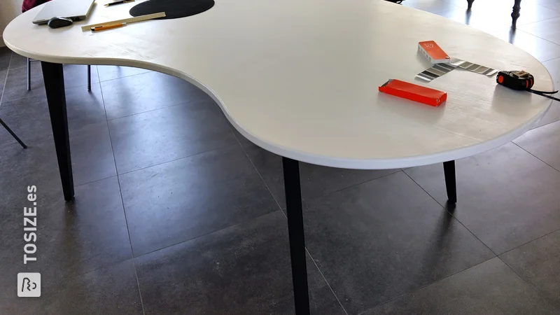 Haz tu propia mesa de comedor única con tu propio diseño, de Adriaan