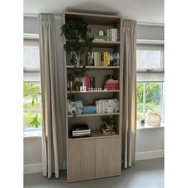 Natürliches Sideboard mit Türen und offenen Fächern