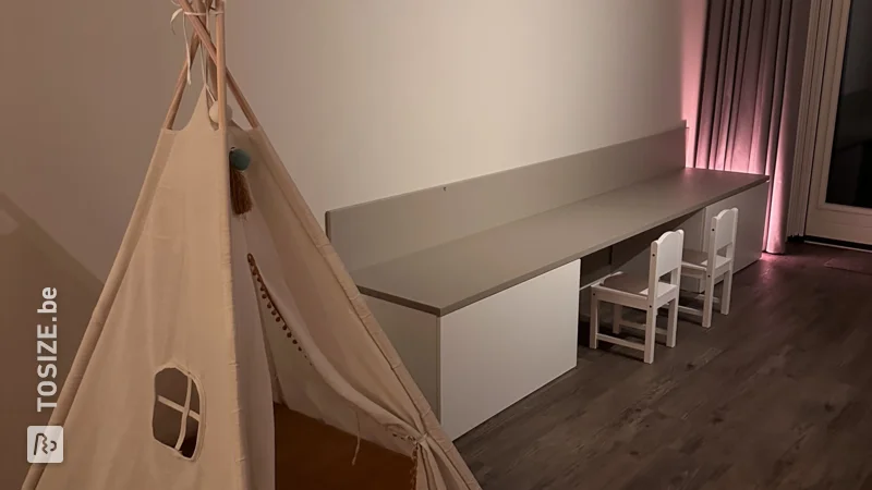 Fabriquer un hack IKEA de bureau pour enfants DIY, par Jouri