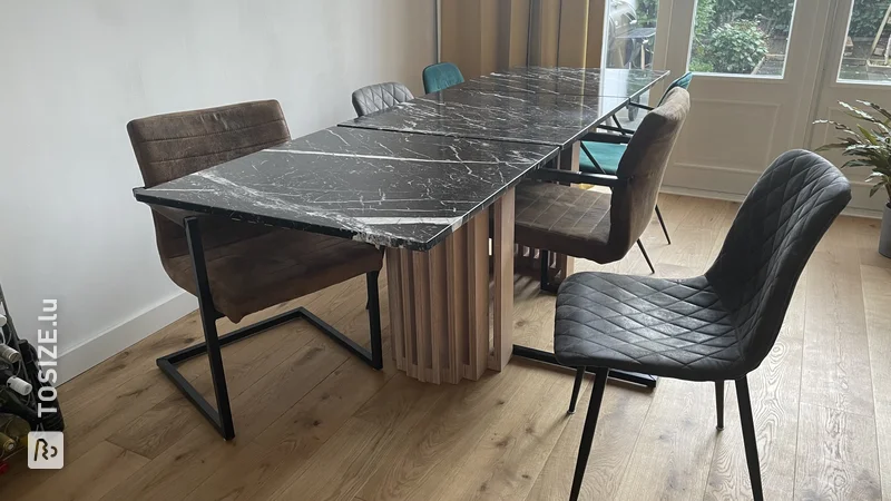 Art Deco table with marble tops on an Okoumé base, by Jesse