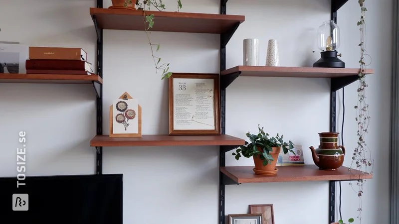 Retro wall cupboard made of oak carpentry panel, by Thomas