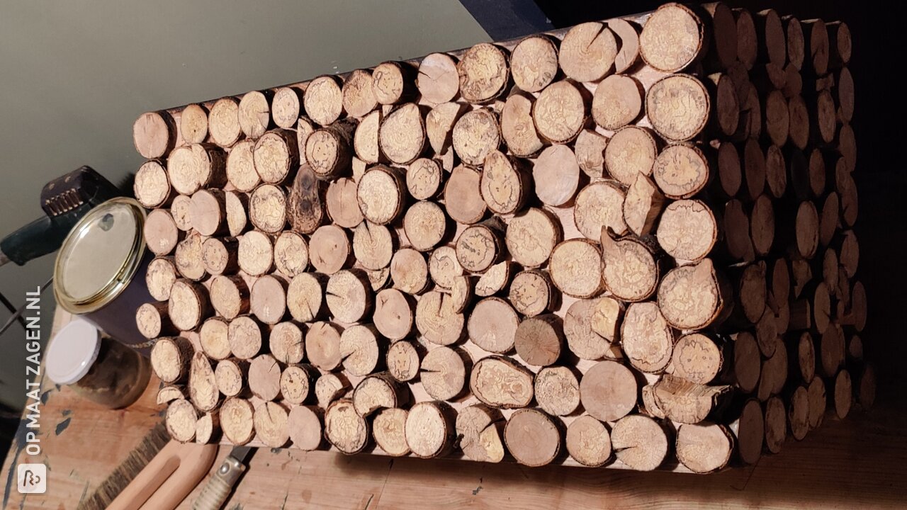Zelfgemaakte plywood eetbar/hondendrinker van Birgit