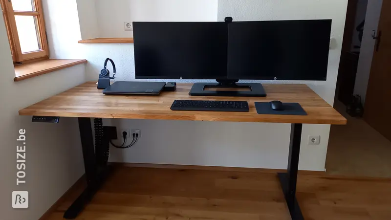 Bureaux à hauteur réglable en chêne rustique, par Armin