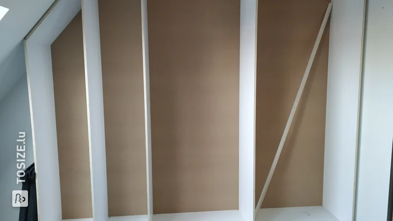 Armoire sur mesure en MDF et contreplaqué, par Rens 