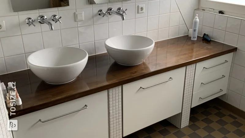 Custom-made bathroom furniture made of moisture-resistant MDF, by Wim