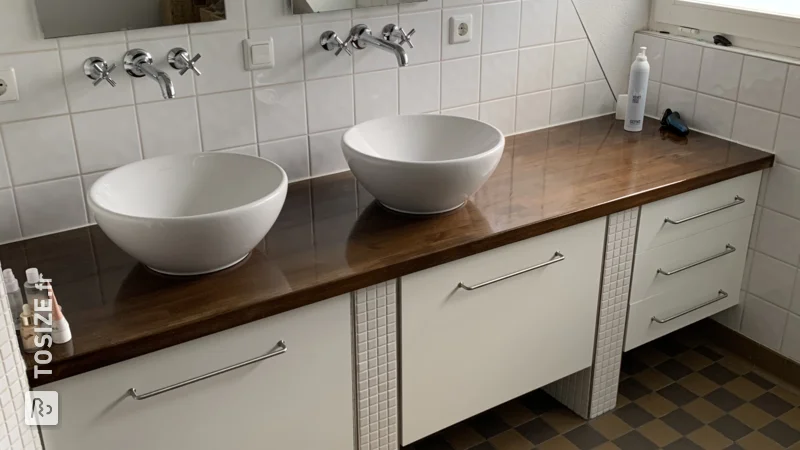 Custom-made bathroom furniture made of moisture-resistant MDF, by Wim