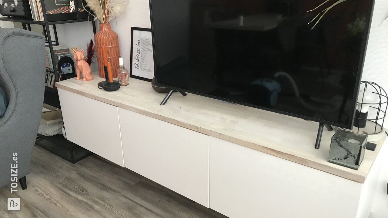 Mueble de TV con panel de carpintería rústica de roble