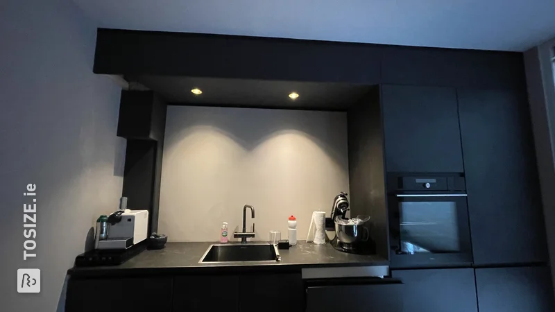 Light cove in the kitchen made of black MDF, by Matthijs