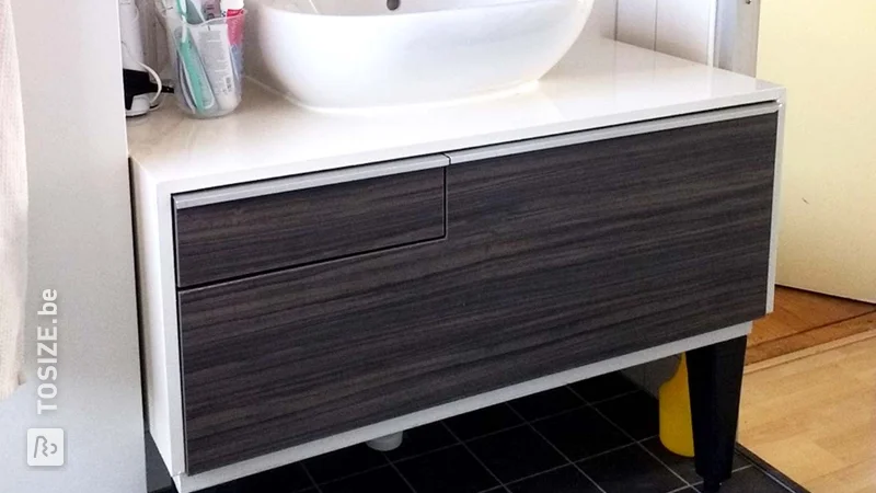 Bathroom furniture made of MDF, by Simon
