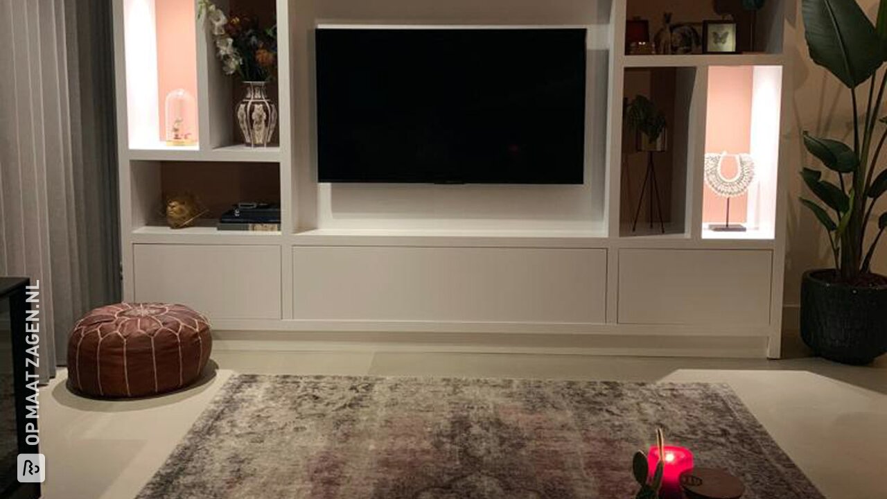 Een TV-meubel voor in de woonkamer, van Tessa