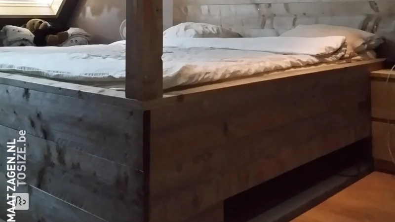 Homemade four-poster bed from plywood, by Jordi