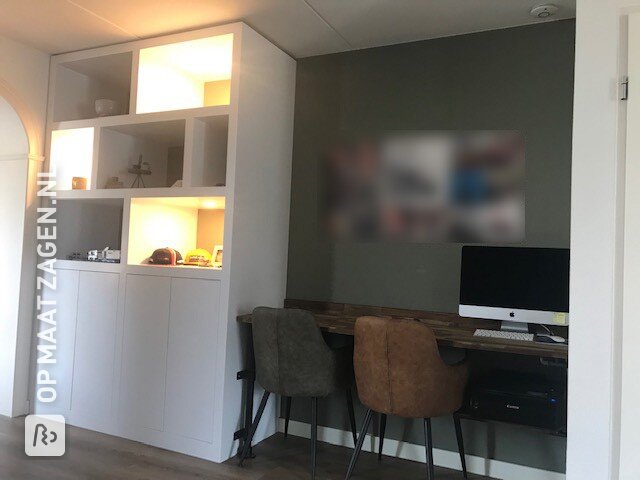 Maatwerk vakkenkast van MDF, door Joni
