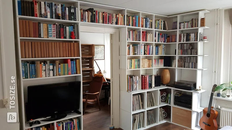 Wall cabinet made of multiplex hardwood, by Jeroen