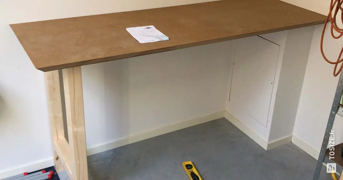 Table de travail sur mesure en MDF et pin | TOSIZE.fr