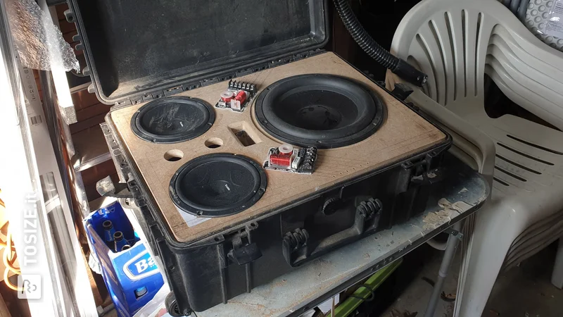 Homemade speaker housing, by Bas