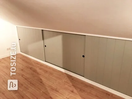 Fabriquer une armoire mansardée maison en MDF sous un toit en pente, par Dennis