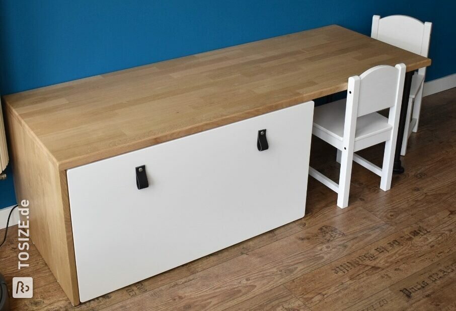 IKEA hack: DIY speeltafel met eiken panelen, door Patrick
