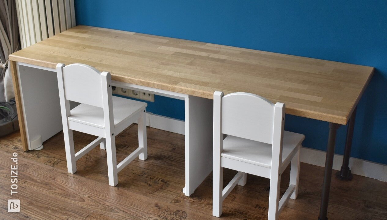 IKEA hack: DIY speeltafel met eiken panelen, door Patrick