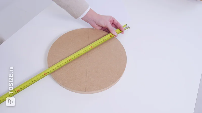 How do you find the centre of a circle or round shape? We explain.