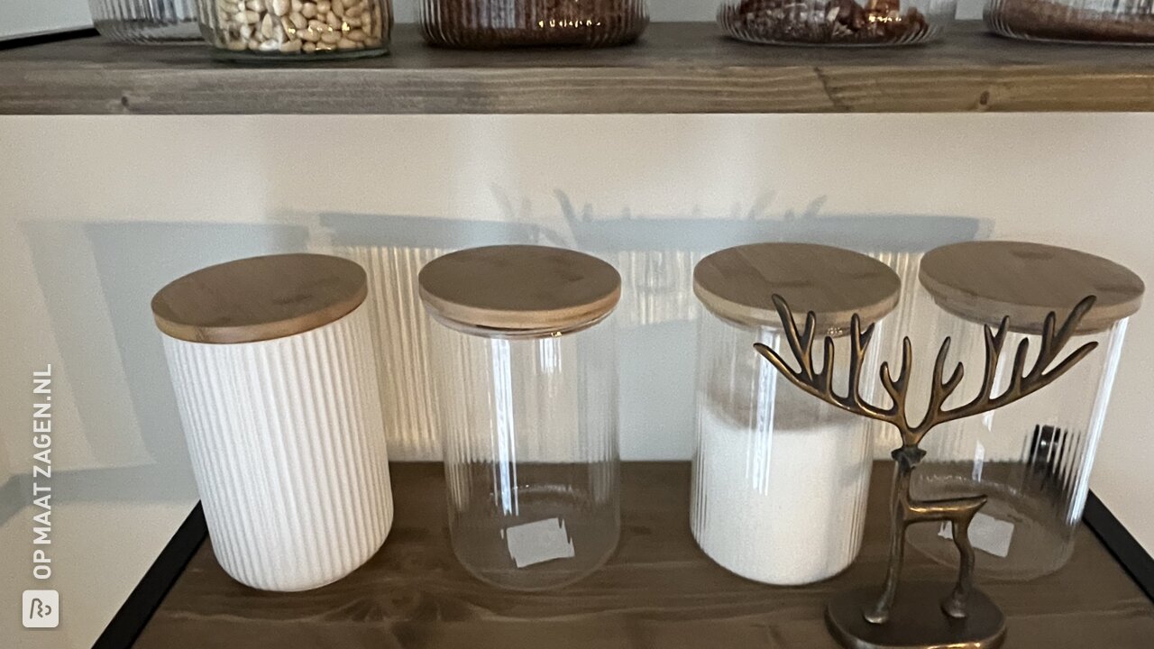 Decorative shelf brackets by Francesca