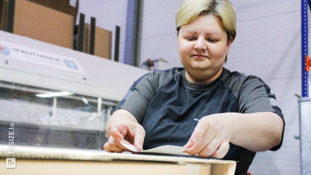 Emballage de matériaux en feuilles coupées à dimension